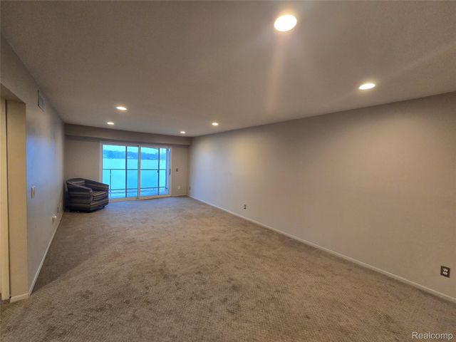 1932 Klingensmith Road 56 B, Bloomfield Hills, MI 48302