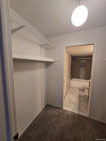 1932 Klingensmith Road 56 B, Bloomfield Hills, MI 48302