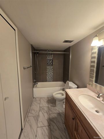 1932 Klingensmith Road 56 B, Bloomfield Hills, MI 48302