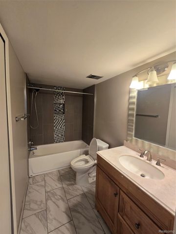 1932 Klingensmith Road 56 B, Bloomfield Hills, MI 48302