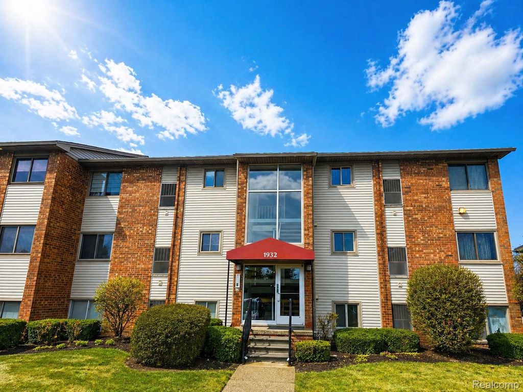 1932 Klingensmith Road 56 B, Bloomfield Hills, MI 48302