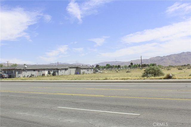11 Navajo Road, Apple Valley, CA 92308