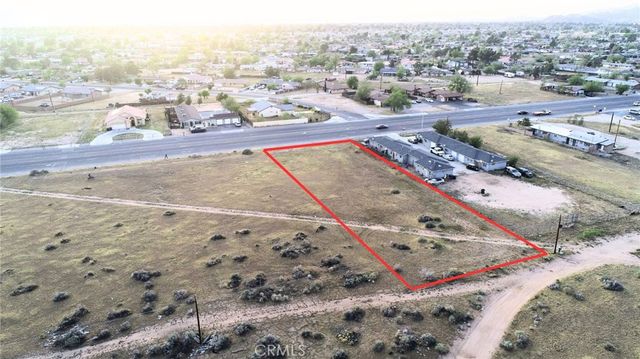 11 Navajo Road, Apple Valley, CA 92308