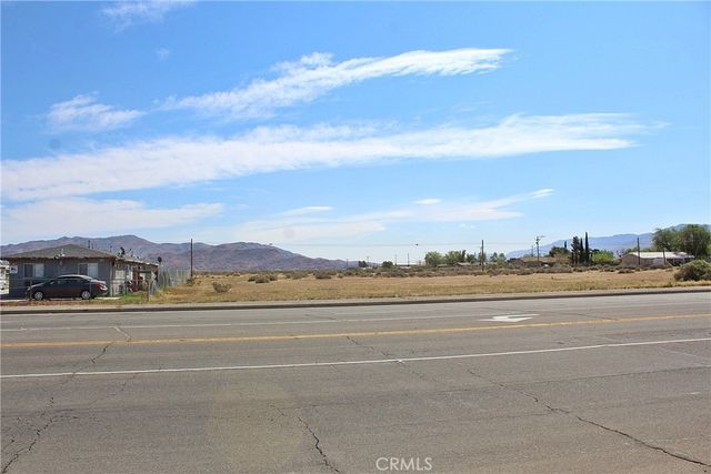 11 Navajo Road, Apple Valley, CA 92308
