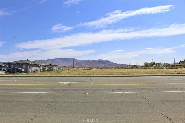 11 Navajo Road, Apple Valley, CA 92308