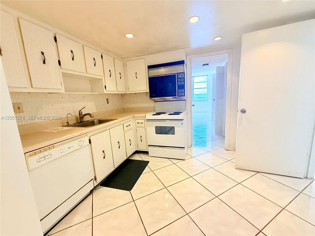 301 174th St 1907, Sunny Isles Beach, FL 33160