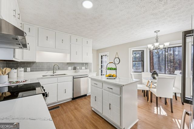 680 Branch Valley Court, Roswell, GA 30076