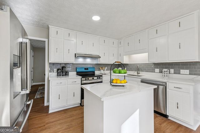 680 Branch Valley Court, Roswell, GA 30076