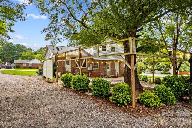 603 Colonial Drive, Statesville, NC 28625