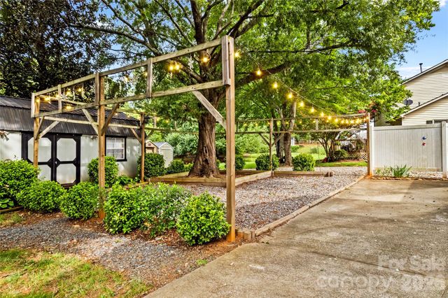 603 Colonial Drive, Statesville, NC 28625