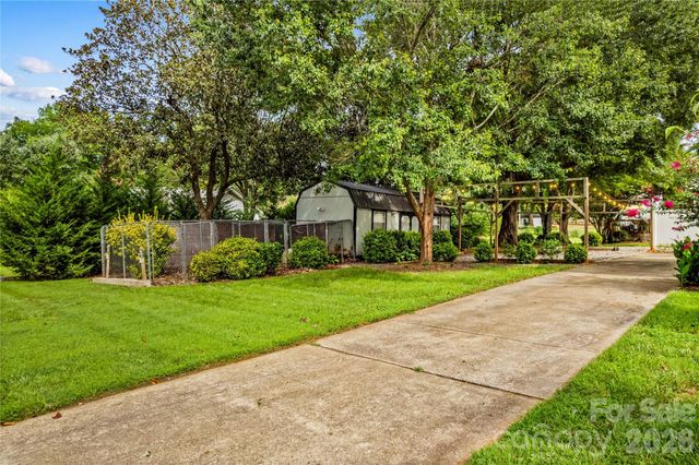 603 Colonial Drive, Statesville, NC 28625