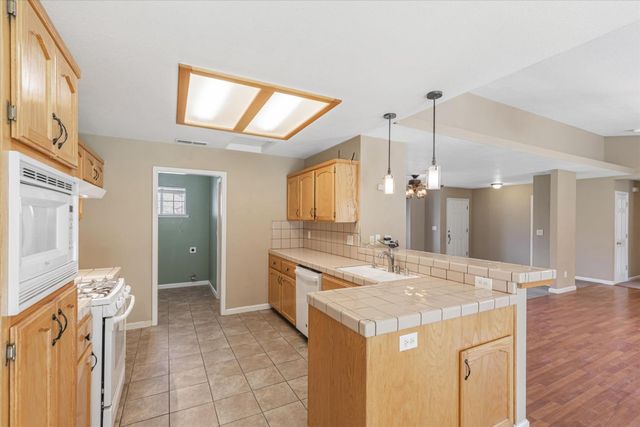 37985 Waxberry Lane, Yokuts Valley, CA 93675