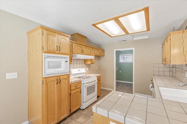 37985 Waxberry Lane, Yokuts Valley, CA 93675