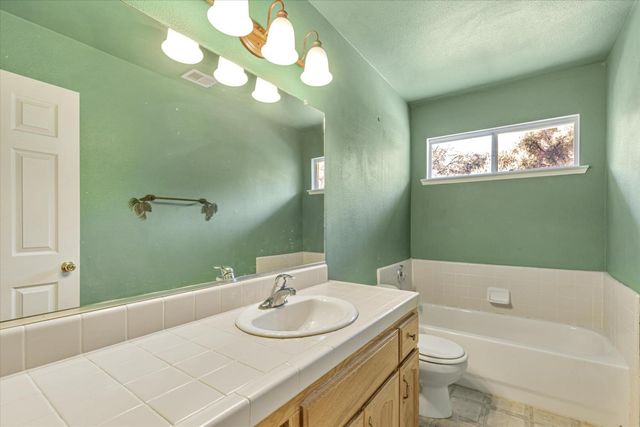 37985 Waxberry Lane, Yokuts Valley, CA 93675