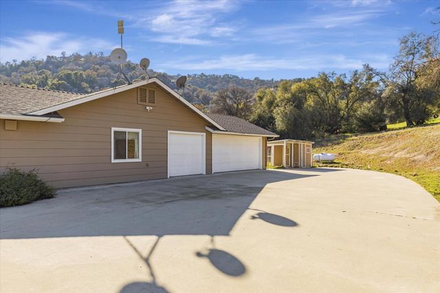 37985 Waxberry Lane, Yokuts Valley, CA 93675