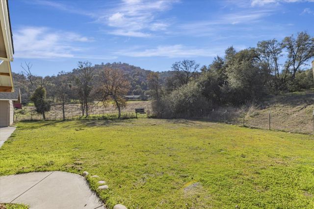 37985 Waxberry Lane, Yokuts Valley, CA 93675