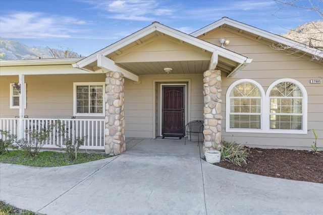 37985 Waxberry Lane, Yokuts Valley, CA 93675