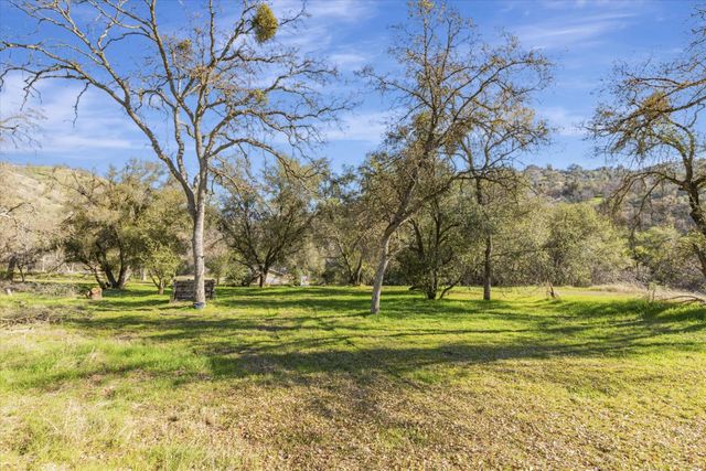 37985 Waxberry Lane, Yokuts Valley, CA 93675