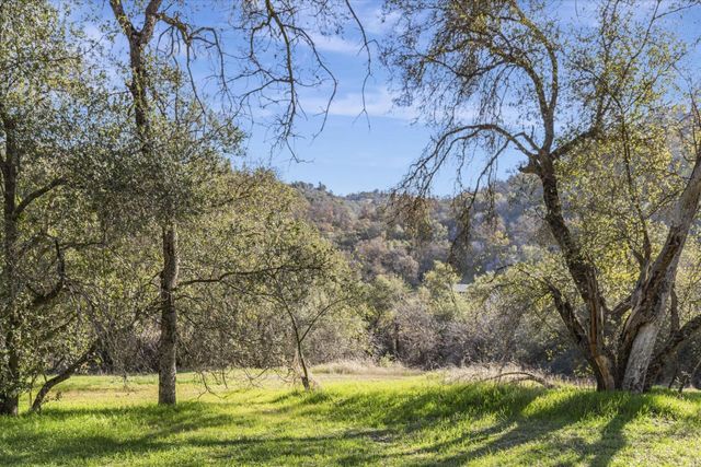 37985 Waxberry Lane, Yokuts Valley, CA 93675