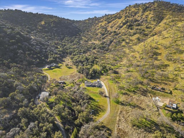 37985 Waxberry Lane, Yokuts Valley, CA 93675