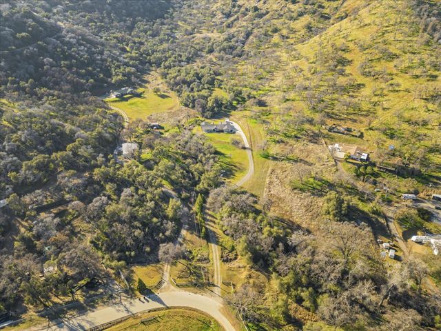 37985 Waxberry Lane, Yokuts Valley, CA 93675