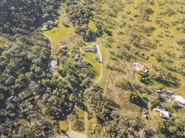 37985 Waxberry Lane, Yokuts Valley, CA 93675