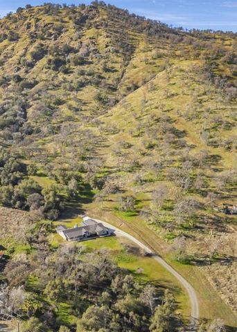 37985 Waxberry Lane, Yokuts Valley, CA 93675