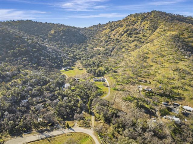 37985 Waxberry Lane, Yokuts Valley, CA 93675