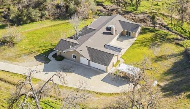 37985 Waxberry Lane, Yokuts Valley, CA 93675