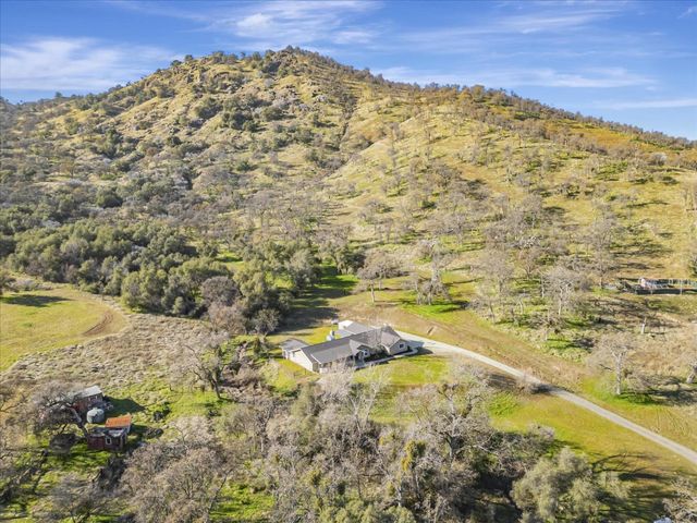 37985 Waxberry Lane, Yokuts Valley, CA 93675
