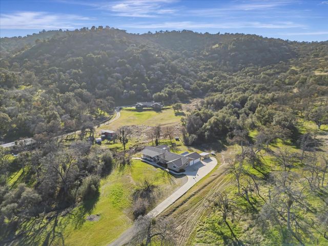 37985 Waxberry Lane, Yokuts Valley, CA 93675