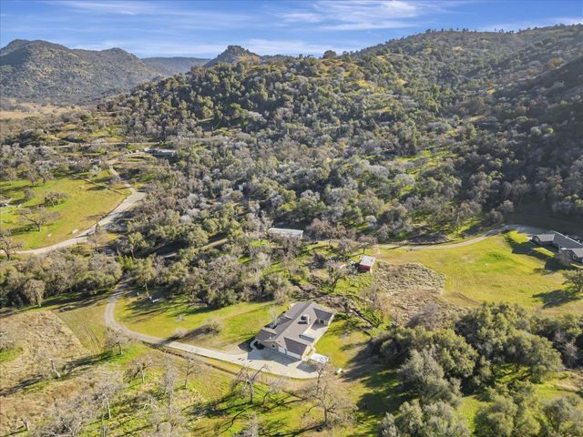 37985 Waxberry Lane, Yokuts Valley, CA 93675