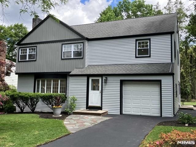 701 Sunderland Road, Teaneck, NJ 07666