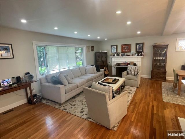 701 Sunderland Road, Teaneck, NJ 07666