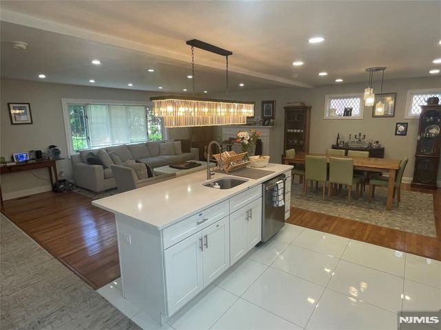 701 Sunderland Road, Teaneck, NJ 07666