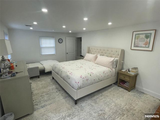 701 Sunderland Road, Teaneck, NJ 07666