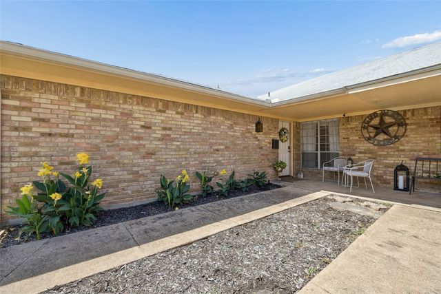 2903 Country Place Court, Carrollton, TX 75006