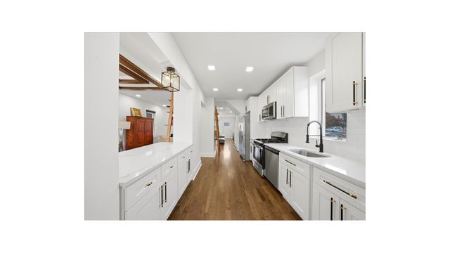 916 CLARENCE Avenue, New York City, NY 10465