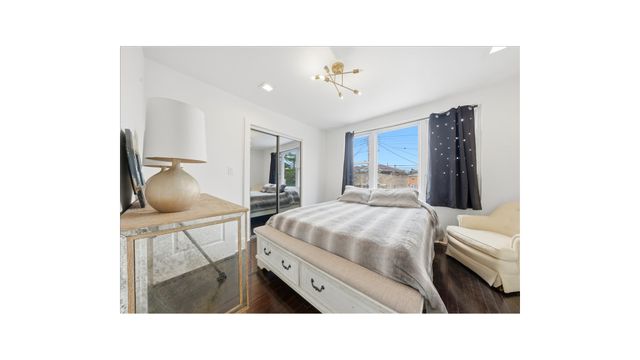 916 CLARENCE Avenue, New York City, NY 10465
