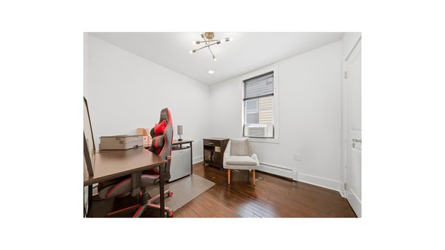 916 CLARENCE Avenue, New York City, NY 10465
