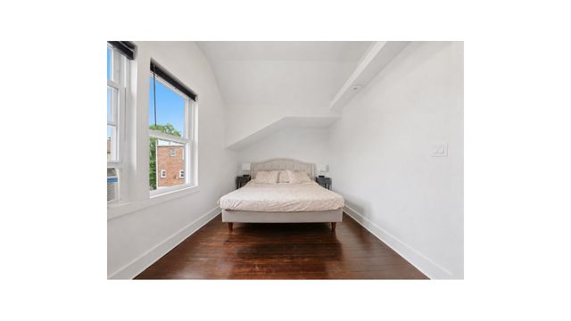 916 CLARENCE Avenue, New York City, NY 10465