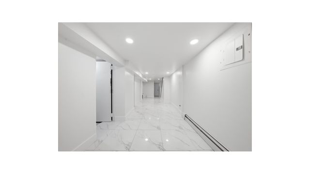916 CLARENCE Avenue, New York City, NY 10465