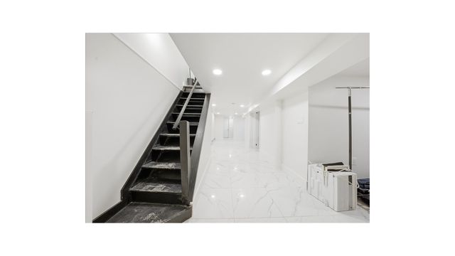 916 CLARENCE Avenue, New York City, NY 10465