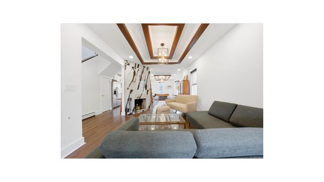 916 CLARENCE Avenue, New York City, NY 10465