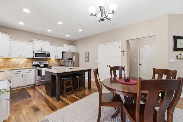 617 Timberview Drive, Adel, IA 50003