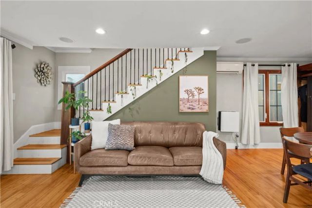 1929 E 6th Street, Long Beach, CA 90802