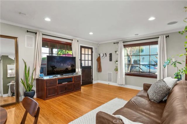 1929 E 6th Street, Long Beach, CA 90802