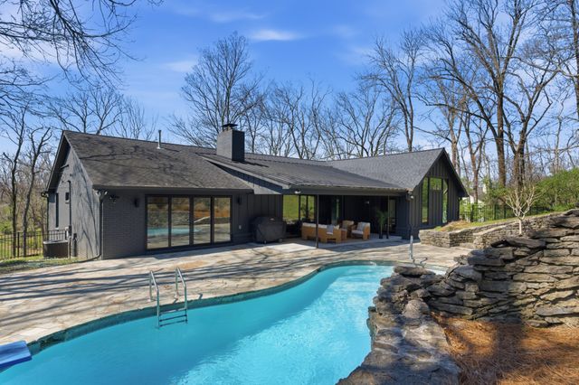 1805 Stonehaven Ct, Nashville, TN 37215