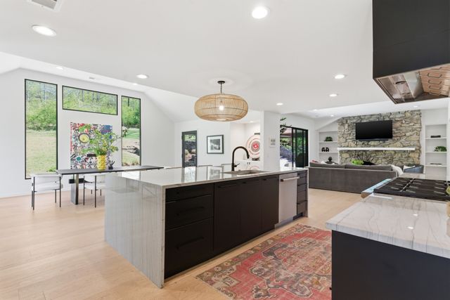 1805 Stonehaven Ct, Nashville, TN 37215