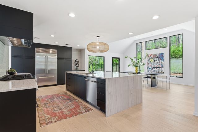 1805 Stonehaven Ct, Nashville, TN 37215